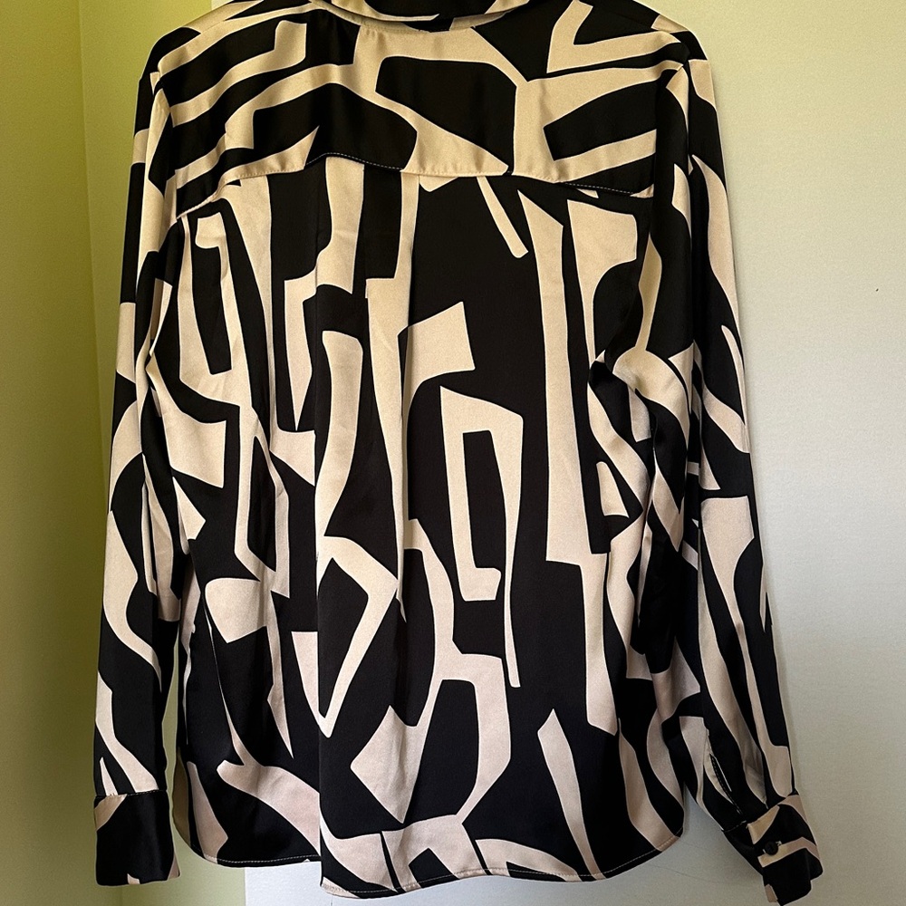 Abstract Pattern Blouse - Picture 4 of 4